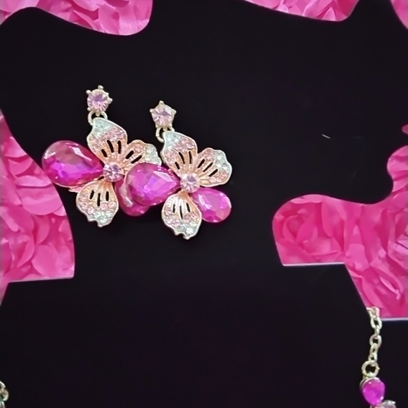 Statement Necklace - Picture 3 of 3